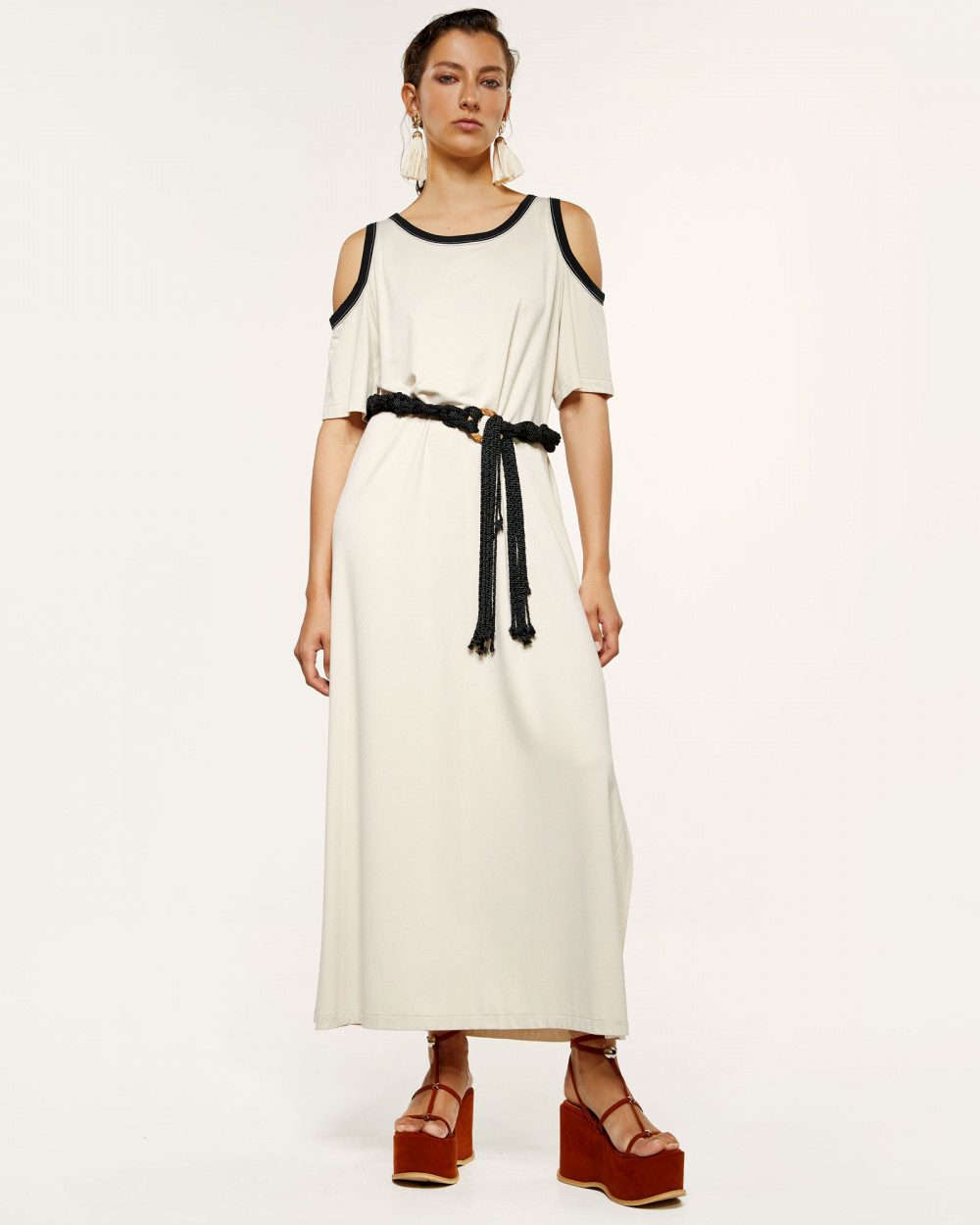 Maxi dress with open shoulders - by 