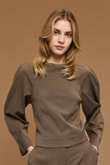 Cropped blouse with decorative seams