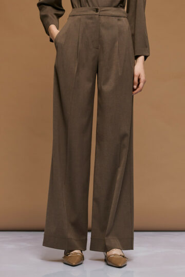 Pants with pleats