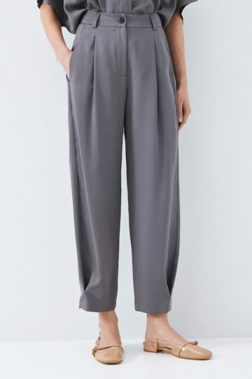 Slouchy pants with pleats