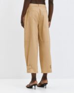 Pants with adjustable buttons at the hem - Image 4