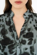 Satin print oversized shirt - Image 4