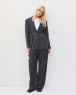 Blazer with pleated back and belt - Image 3