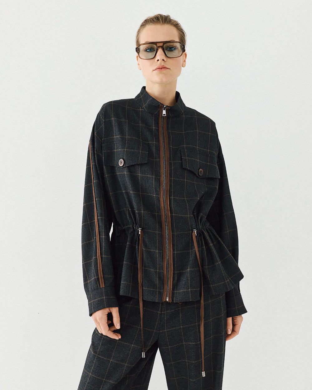 64-1035-COAL-02-1000x1250h Plaid jacket with waist drawstrings - Image 1