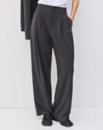 High-rise pants with pleats