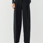 Pleated wide-leg pants