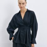Fitted shirt with pleats