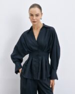 Fitted shirt with pleats