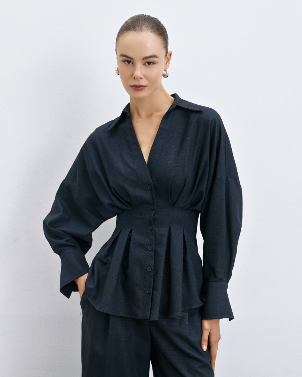 64-7019-BLUE-01-1000x1250h Fitted shirt with pleats - Image 1