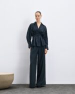 Pants with drawstring and pleats - Image 3