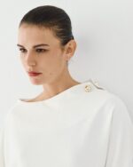 Blouse with asymmetric sleeves - Image 3
