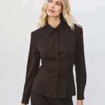 Fitted shirt with padded shoulders